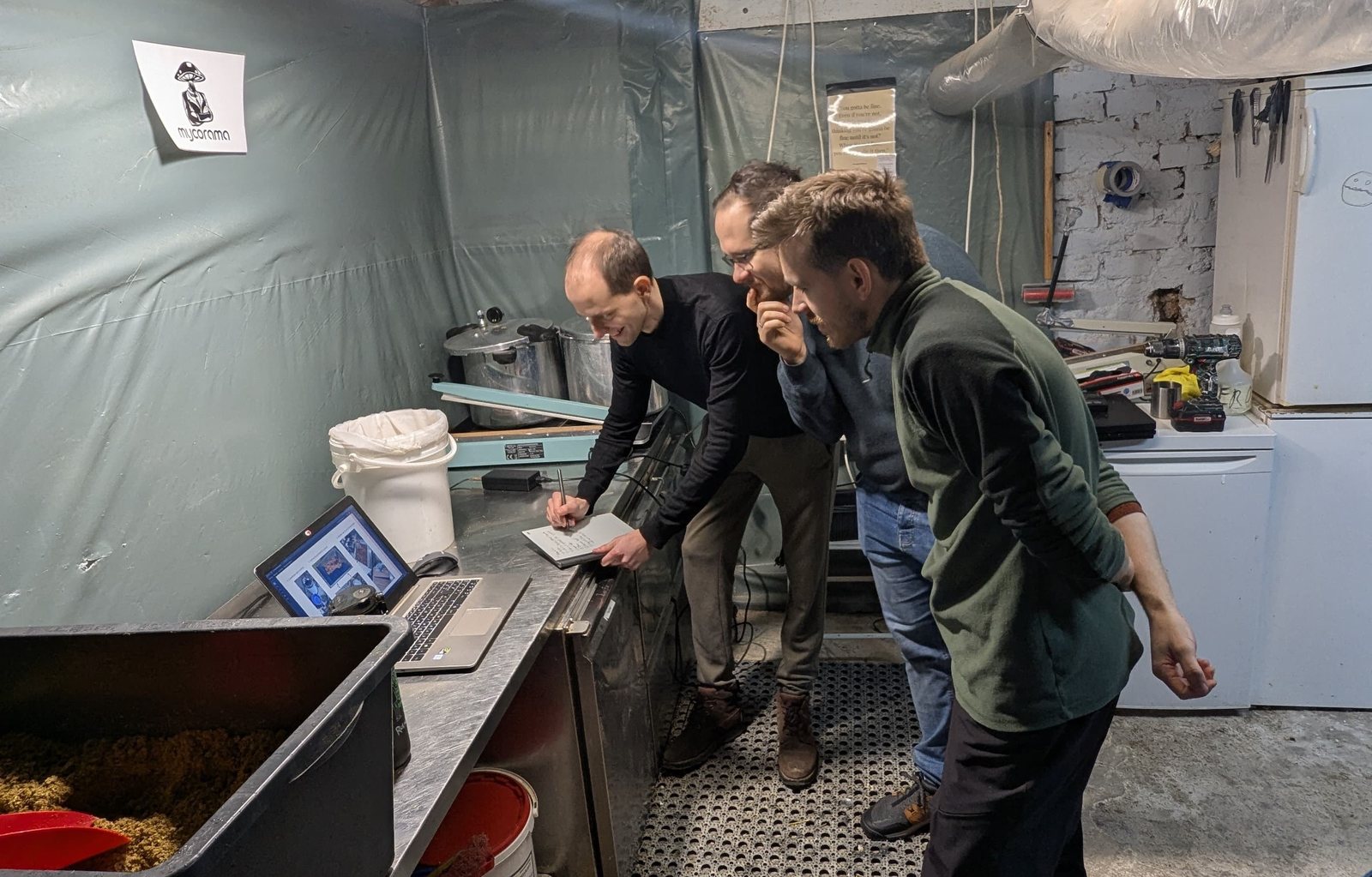 The EcoMycel team working on material development